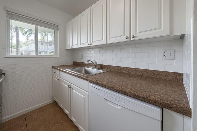 Building Photo - 3400 NE 16th Terrace