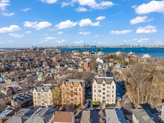 Building Photo - 37 Avon Pl