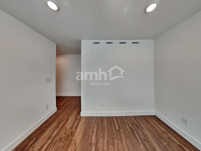 Building Photo - 10144 W Oleta Ave