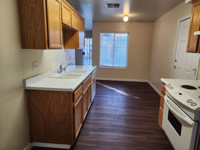 Building Photo - 722 Spring Meadow Ct