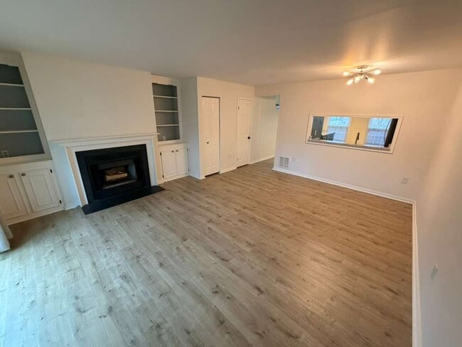 Building Photo - 2516 W Straw Bridge Chase W