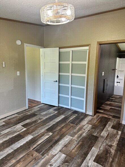 Upper bedroom - 7166 Sundew Rd
