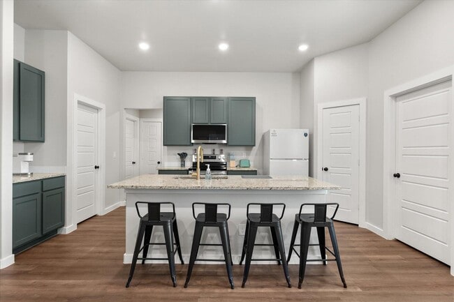 Building Photo - 2140 Kokomo Ave