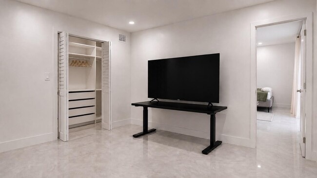 Building Photo - 6249 Bay Club Dr