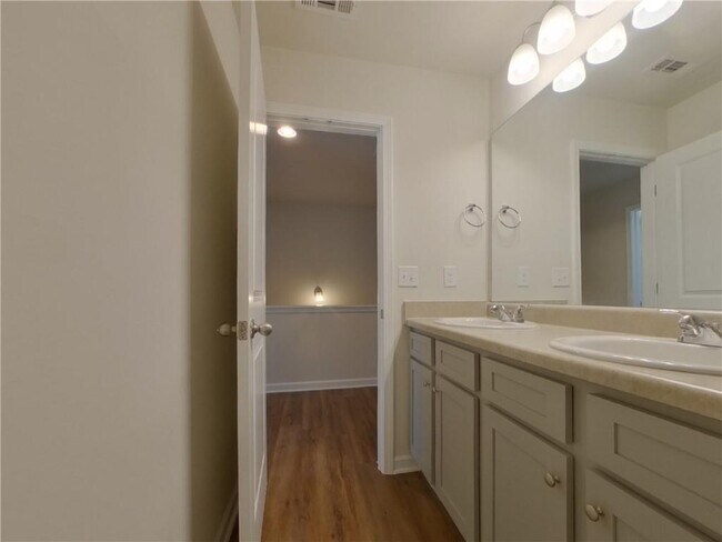 Building Photo - 4352 Bella View Dr