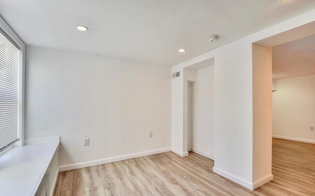 Building Photo - 3422 Roland Ave