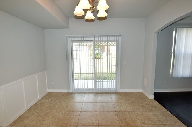 Building Photo - Shelby Twp - 3 Bedrooms, 2.5 Baths Townhouse, 2-Car Garage near Stony Creek Park