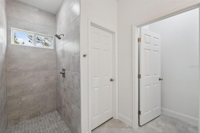 Building Photo - 16904 SW 30th Avenue Rd