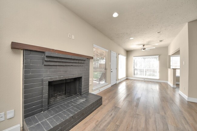 Building Photo - 20303 White Poplar Dr