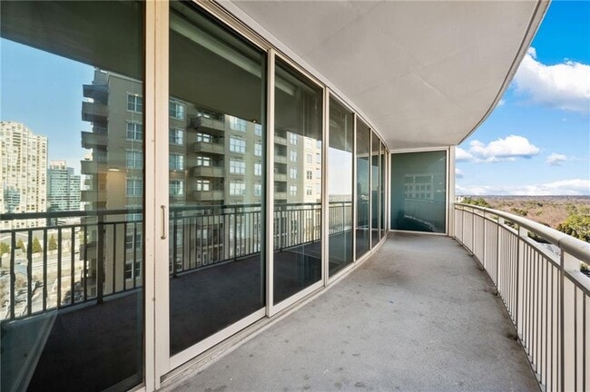 Building Photo - 3338 Peachtree Rd NE