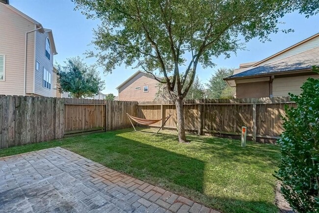 Building Photo - 3216 Clearview Cir