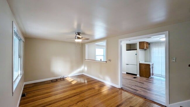 Building Photo - 3 bd 1 3/4 bath home Crest Hill