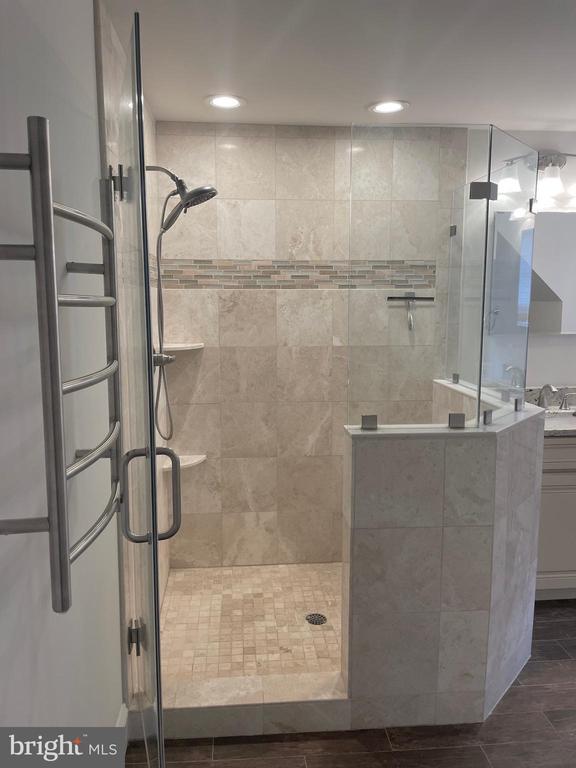 Building Photo - 9309 Main St