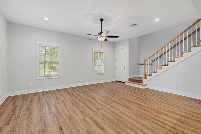 Building Photo - 707 Division St