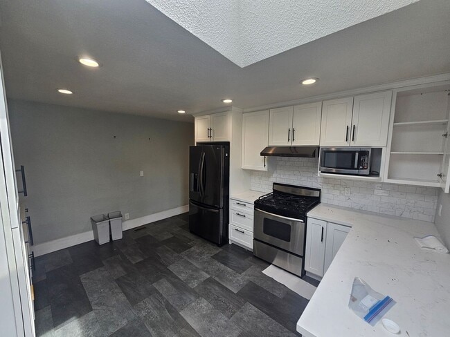 Building Photo - Live & Work in Oakland: Spacious Home with...