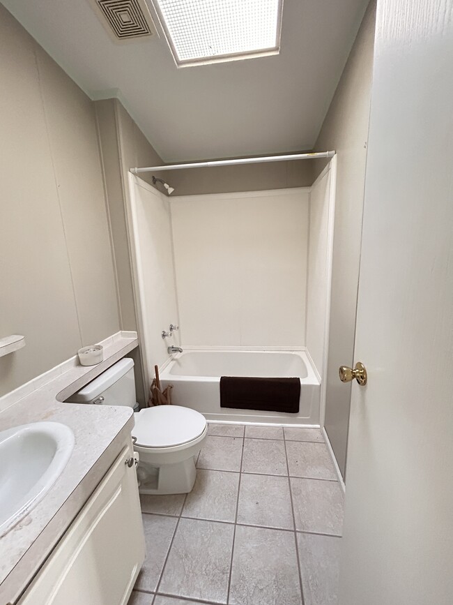 Building Photo - 38816 Bronco Dr