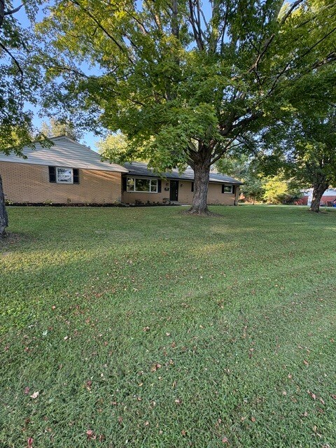 Building Photo - 2026 Bonniedale Dr