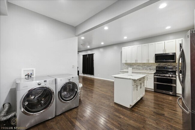 Building Photo - 352 N Avers Ave