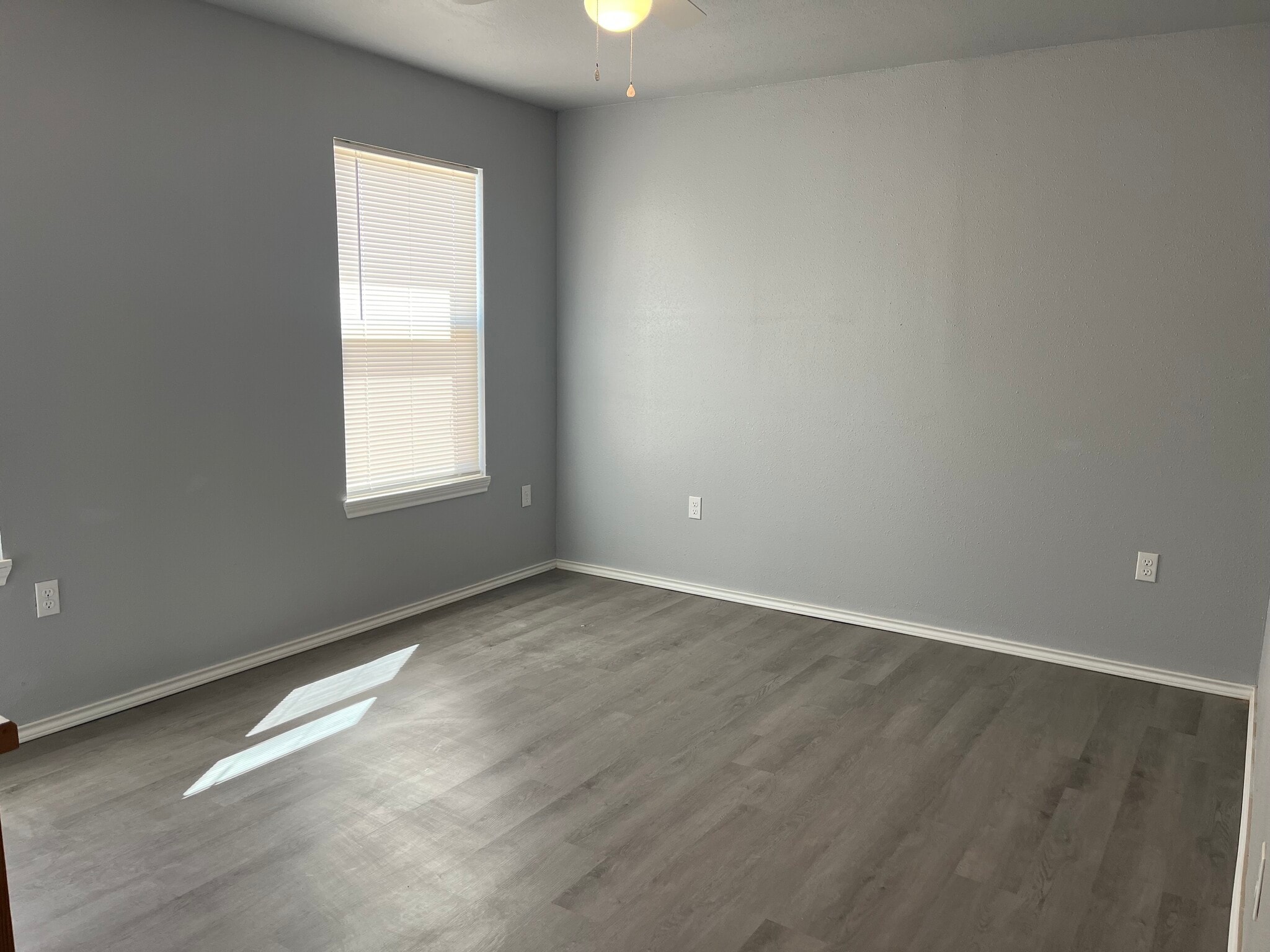 Building Photo - 2024 S Avenue I