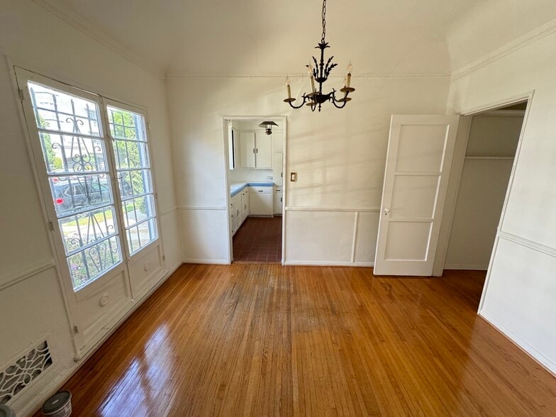 Building Photo - 422 S Detroit St