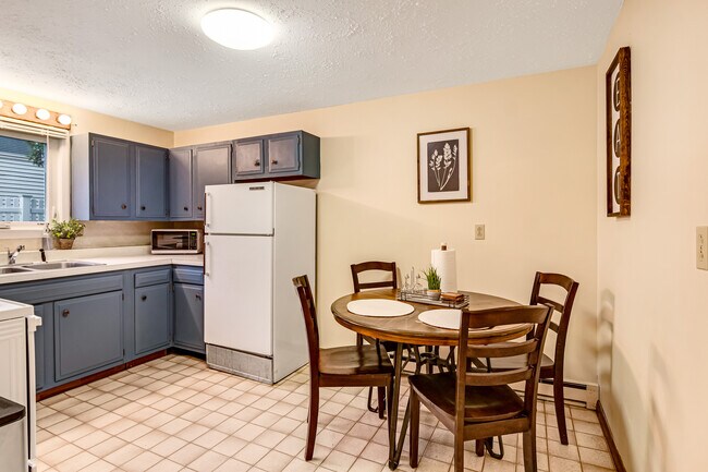 Building Photo - 13 James Ave