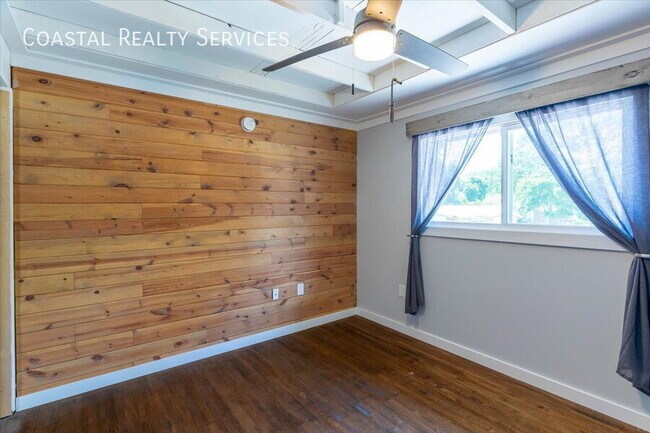 Building Photo - 23 Driftwood Ave SW