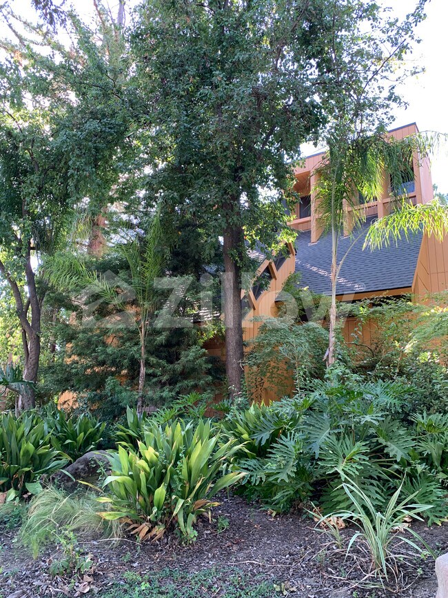 Building Photo - 3152 W Los Altos Ave