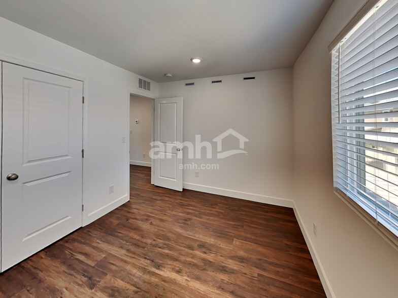 Building Photo - 8902 Tiger Tooth Ave