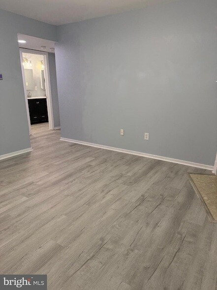 Building Photo - 313 Gregorys Way