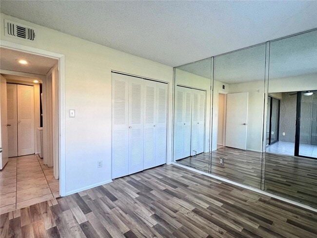 Building Photo - 3233 Candle Ridge Dr