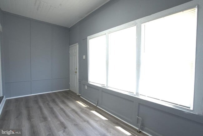 Building Photo - 4836 N Franklin St