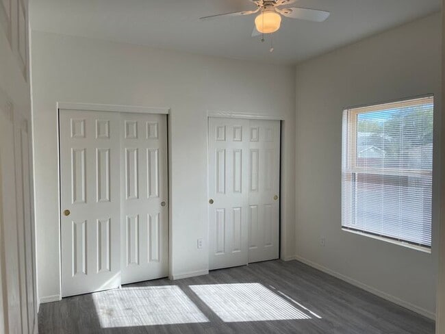 Building Photo - 3Bdm 3Ba close to U of A! must see!