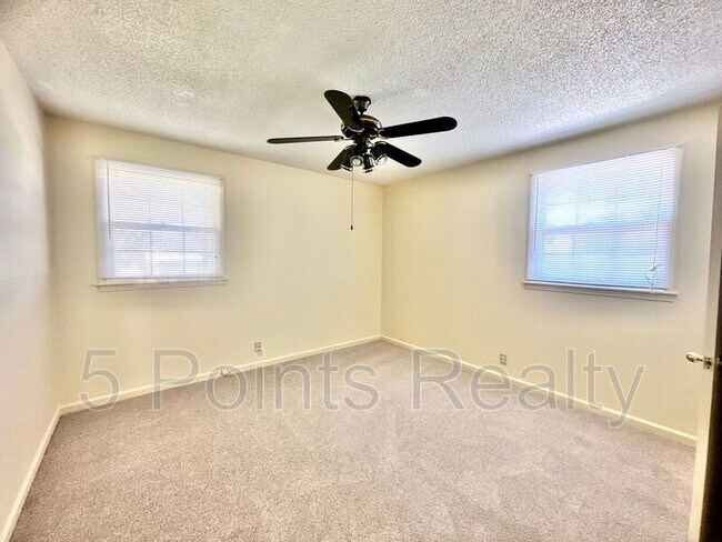 Building Photo - 102 Susan Ct