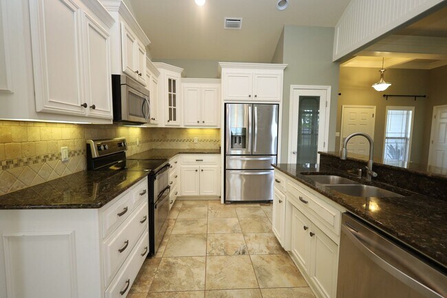 Building Photo - 4634 Amelia Cir