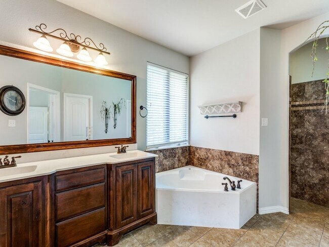 Building Photo - 10961 Silver Horn Dr