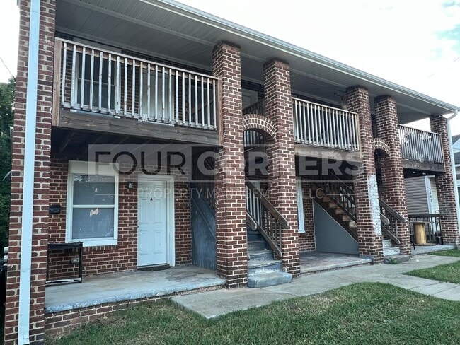 Primary Photo - 2026 N Cherry St