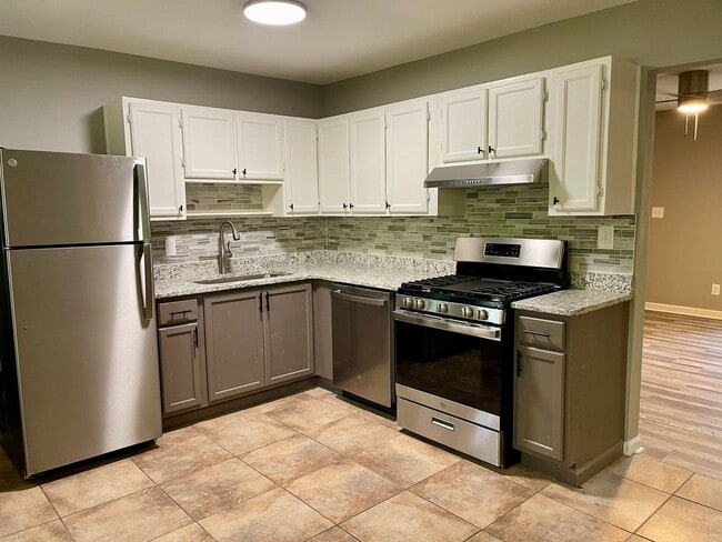 Building Photo - Beautifully remodeled home in Riverdale wi...