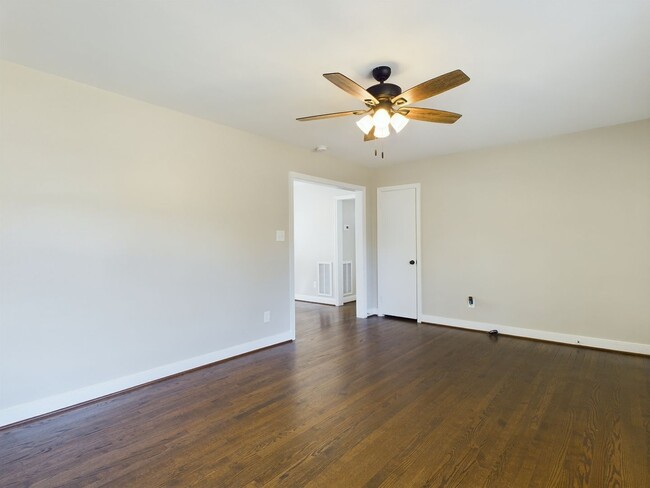 Building Photo - 709 N Parham Rd