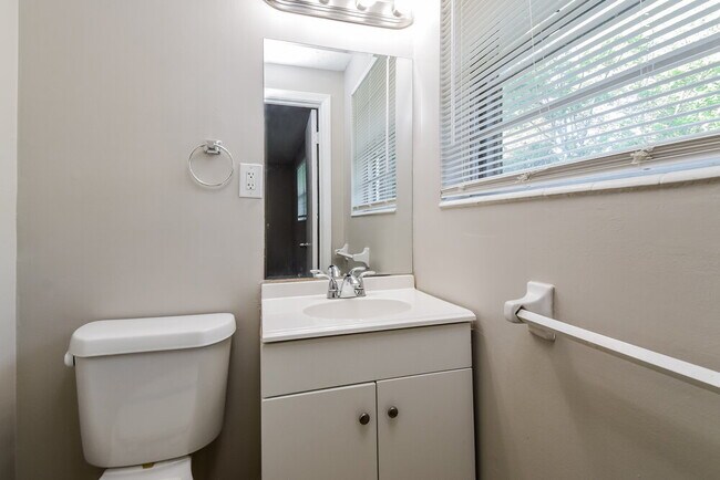 Building Photo - 3938 Windemere Dr