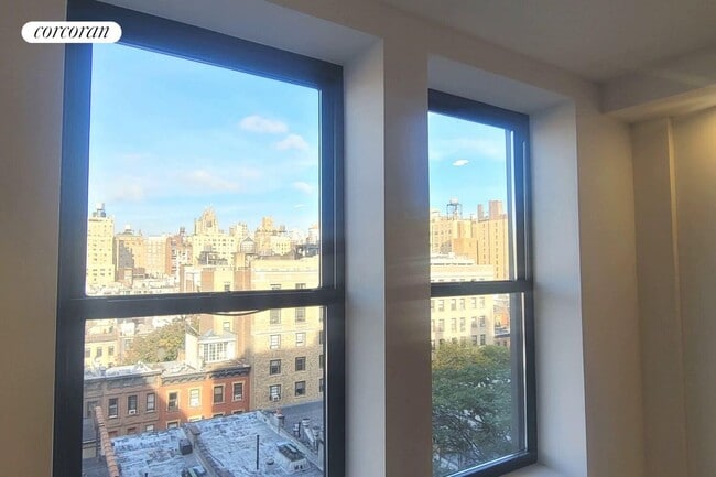 Building Photo - 45 W 81st St