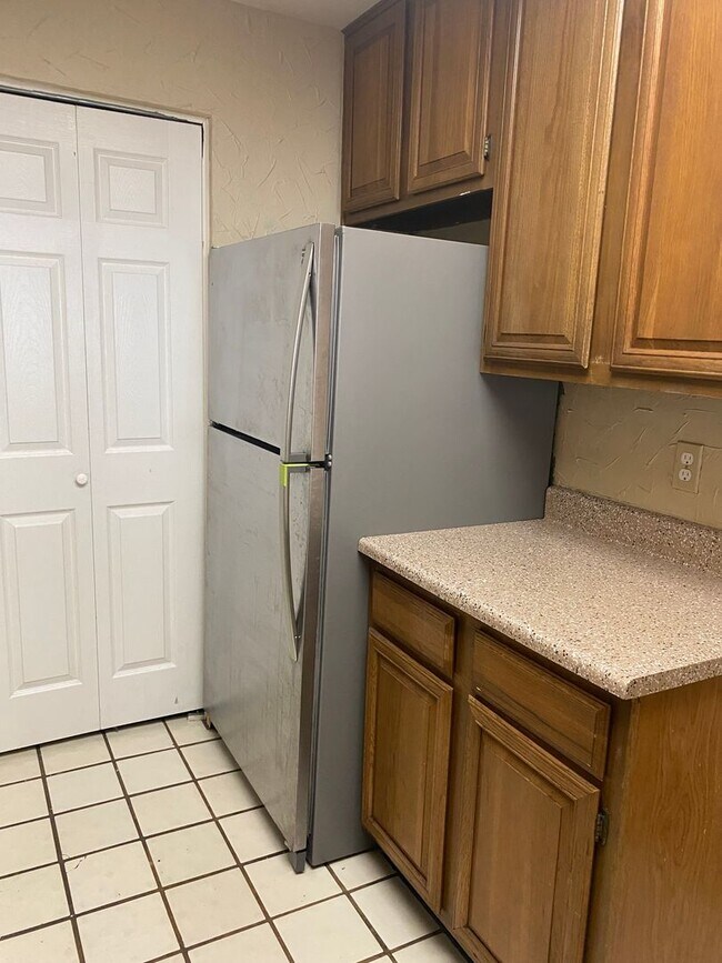 Building Photo - K242 - Croix #219