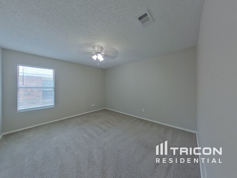 Building Photo - 5221 Bedfordshire Dr
