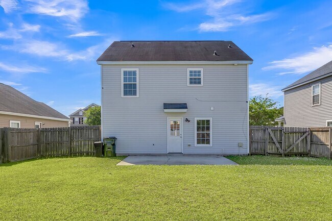 Building Photo - Charming 3BR Home with Private Fenced Backyard in Hunter’s Bend – Move-In Ready!