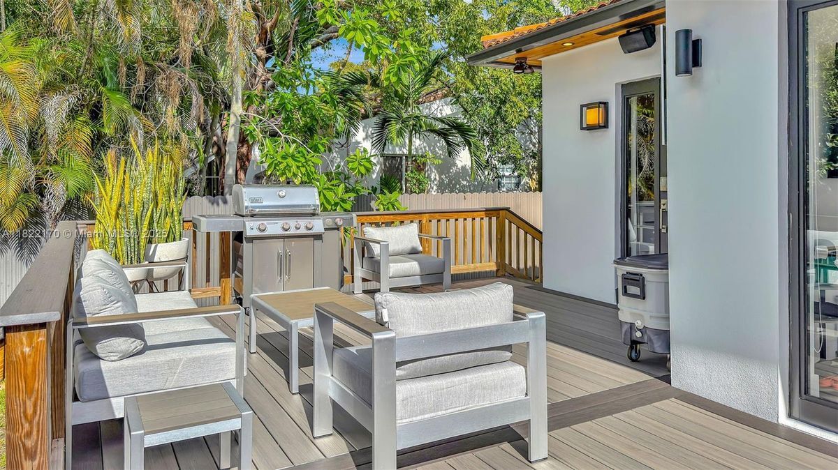 Building Photo - 130 SW 25th Rd