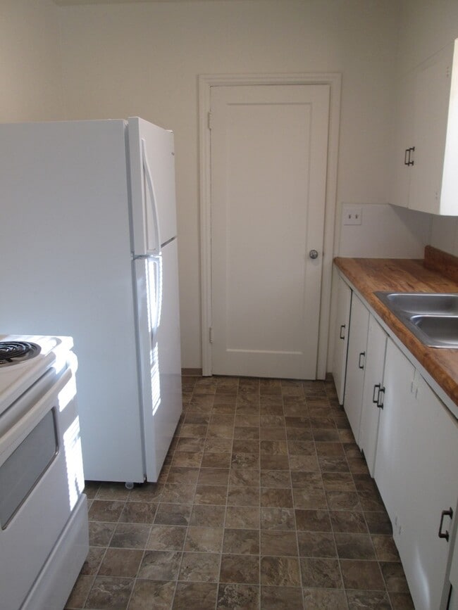 Building Photo - d219