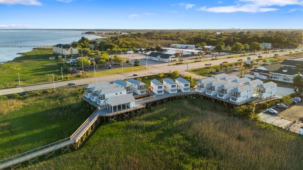 Building Photo - 444 Marina Dr
