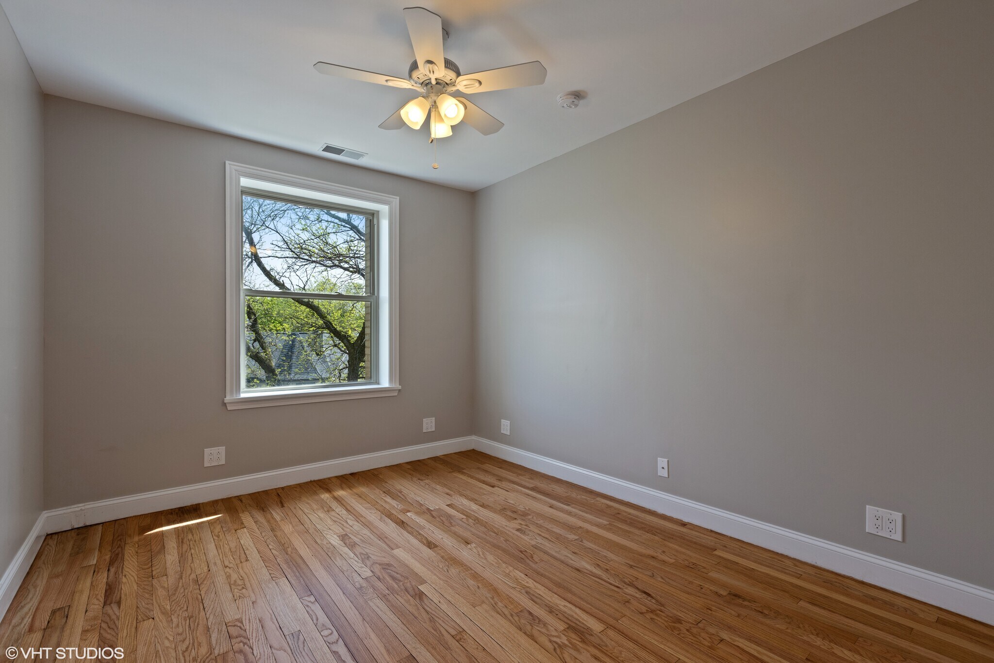 Building Photo - 1446 W Pensacola Ave