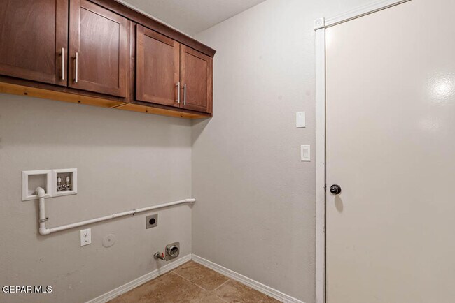 Building Photo - 7000 Long Meadow Dr