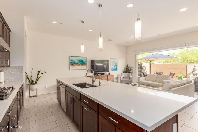 Building Photo - 7320 Vista Bonita Dr