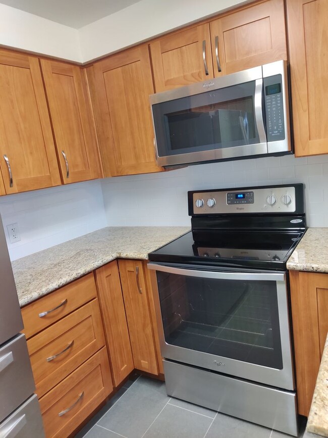 Building Photo - Beautiful 2 bedrooms 1.5 Bath